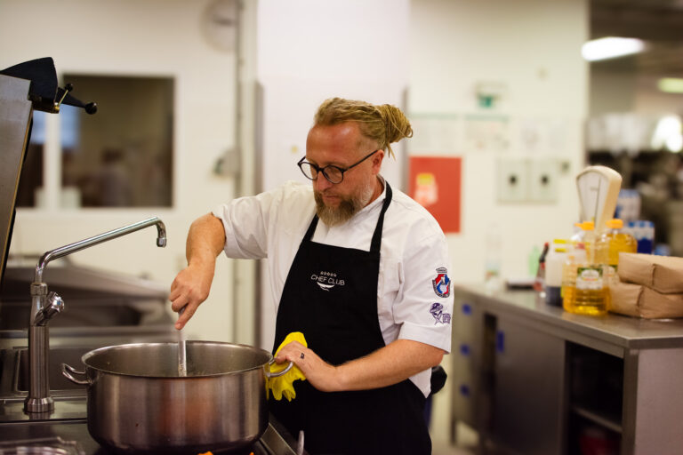 Tomáš POPP vaří na ZČU.